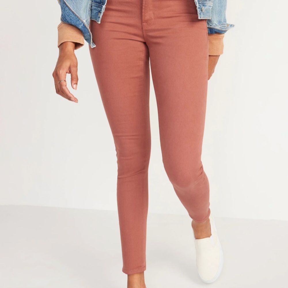 NWT Old Navy Rockstar Super Skinny Jeans